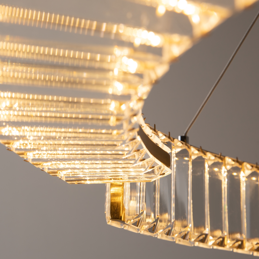Krone Ø80 Messing loftslampe Fra Maytoni - Med sin gener&oslash;se diameter p&aring; 80 cm bliver den et luksuri&oslash;st blikfang i hjemmet og spreder et varmt og stemningsfuldt lys.