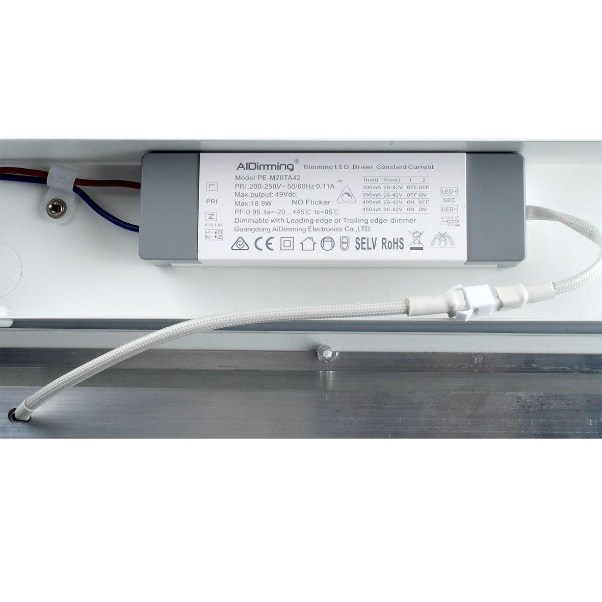 Bänky m. uttag 118cm Hvid Fra Designlight - Denne model er 580 mm lang og giver et kraftigt, j&aelig;vnt lys med en effekt p&aring; 10W og en lysstr&oslash;m p&aring; 2000 lumen, ideel til at oplyse hele bordpladen.