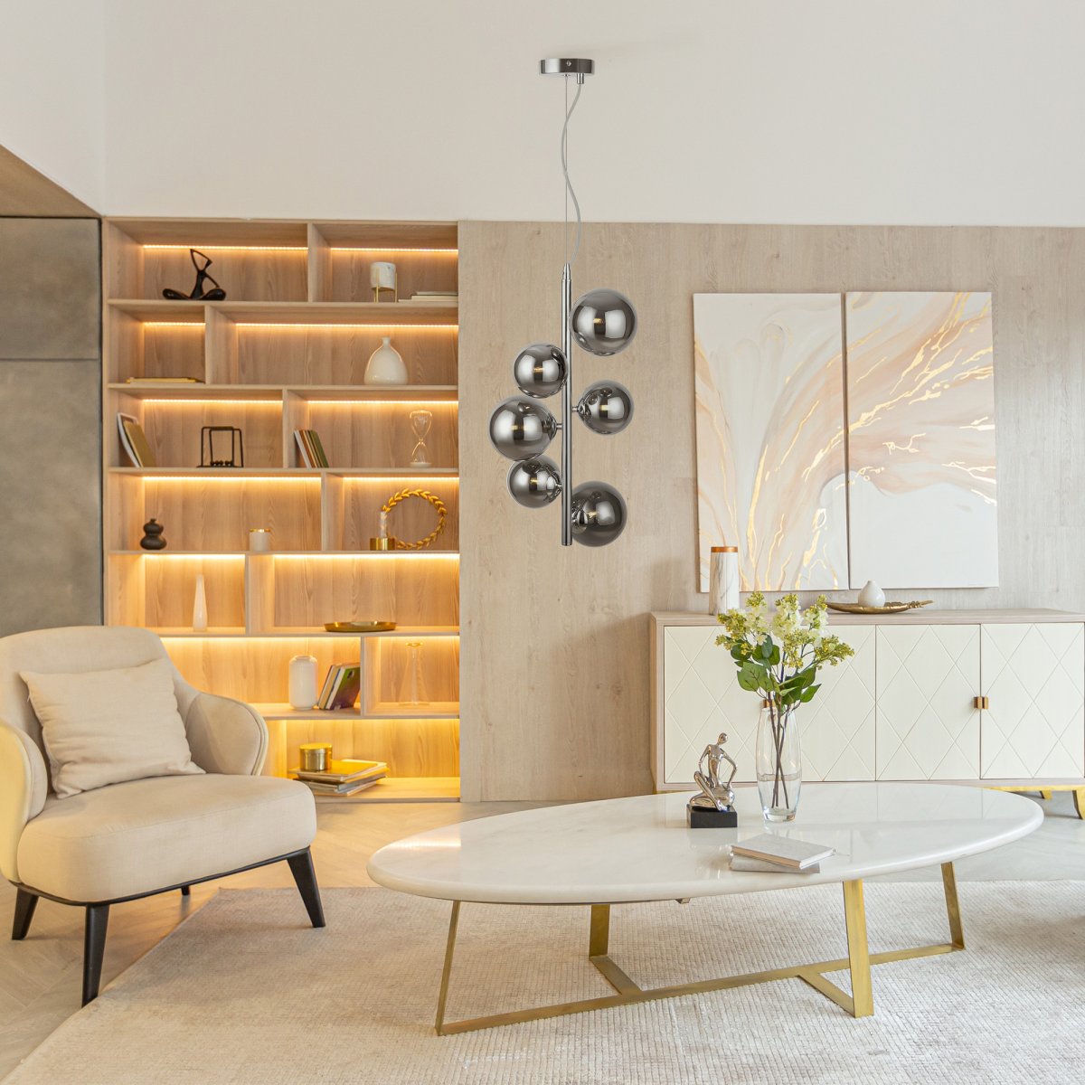 Dallas Ø30 Chrom loftslampe Fra Maytoni - Dens unikke design med runde glaskupler i forskellige retninger skaber et dramatisk og elegant lysspil, der fylder rummet med varme og karakter.