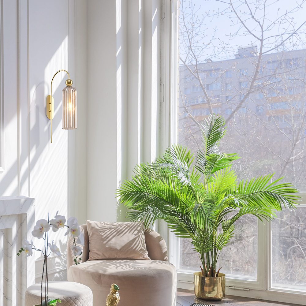 Antic 55cm Guld væglampe Fra Maytoni - Med sin sofistikerede rammeform og unikke farvekombination er den et perfekt valg for dem, der ønsker at tilføje en tidløs og elegant følelse til dit hjem.