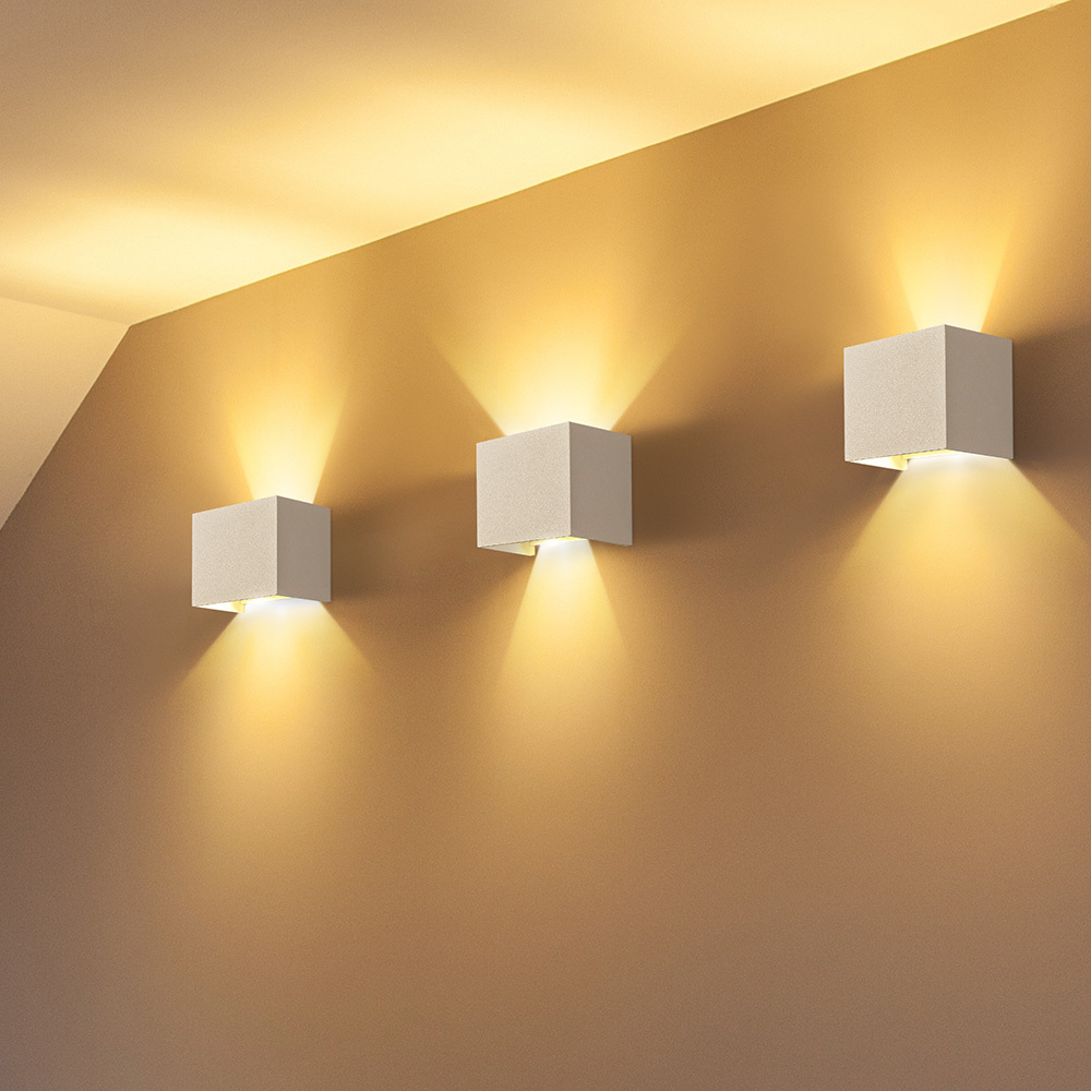 Fulton Hvid udendørslampe Fra Maytoni - Den enkle og stilrene overflade er kombineret med et dobbeltsidet lysflow, der giver et blødt og behageligt lys både op og ned.