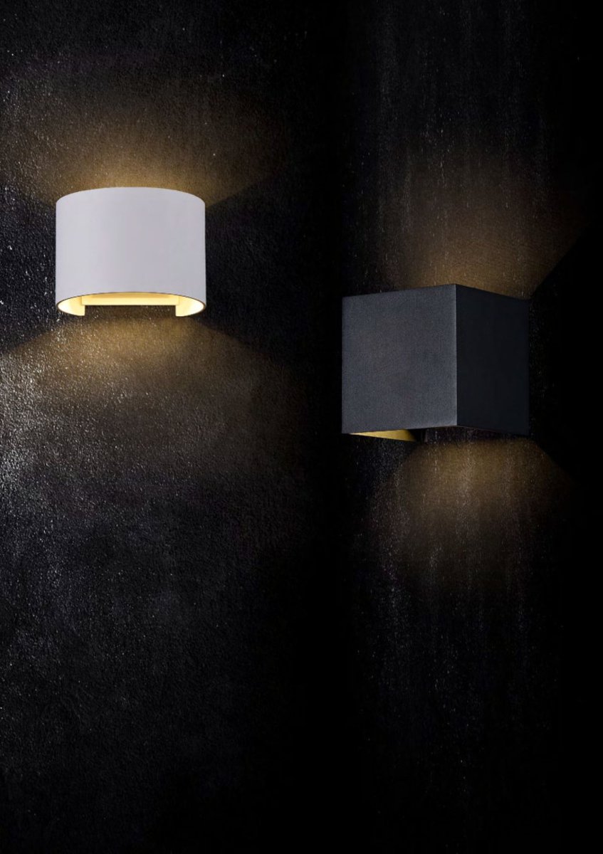 Fulton Sort udendørslampe Fra Maytoni - Den enkle og stilrene overflade er kombineret med et dobbeltsidet lysflow, der giver et blødt og behageligt lys både op og ned.