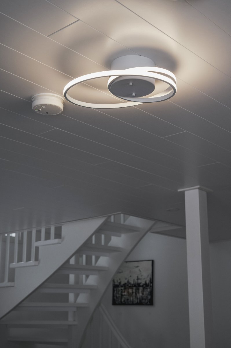 Zibella Ø40 Hvid plafond Fra Trio Lighting - Den mat hvide farveskala g&oslash;r lampen alsidig og nem at kombinere med forskellige interi&oslash;rer, hvilket giver et sofistikeret og stilrent indtryk i ethvert rum.