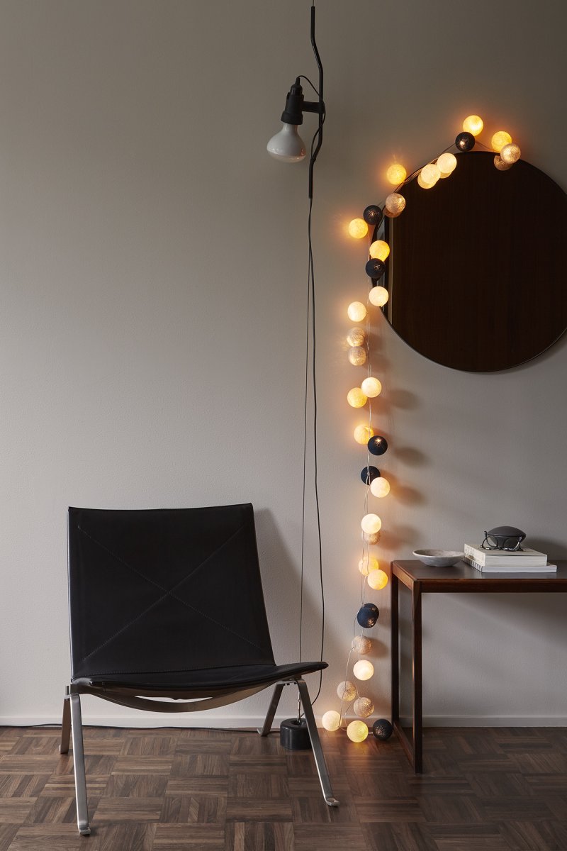Irislights Moonlight 20-lights Flerfarvet Fra Irislights - Kuglerne spreder en behagelig gl&oslash;d, n&aring;r k&aelig;den er t&aelig;ndt, og den kan placeres p&aring; mange forskellige m&aring;der for at skabe variation!