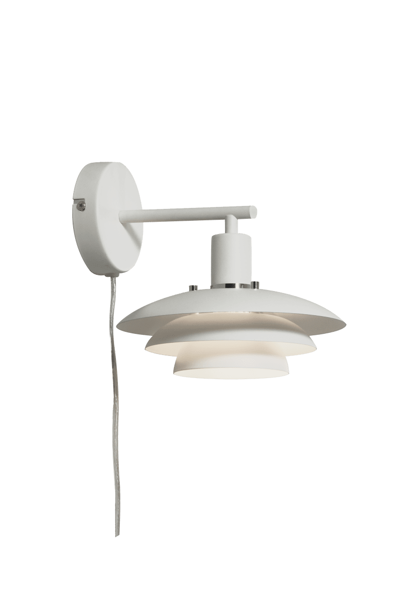 Epsilon 24cm Hvid væglampe Fra Aneta Lighting - Epsilon v&aelig;glampe i et klassisk design med et moderne udtryk, har en tredelt metalsk&aelig;rm, der fordeler lyset p&aring; en flot m&aring;de og modvirker bl&aelig;nding.