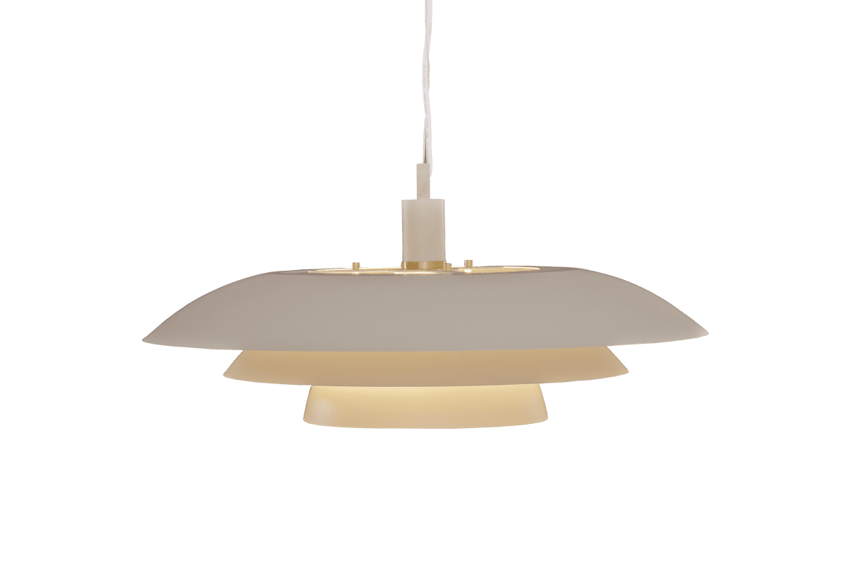 Epsilon Ø56 Beige loftslampe Fra Aneta Lighting - Epsilon leveres med dobbelt s&aelig;t dekorative ringe og knapper, v&aelig;lg mellem krom og mat messing afh&aelig;ngigt af hvad der passer bedst til dit hjem.