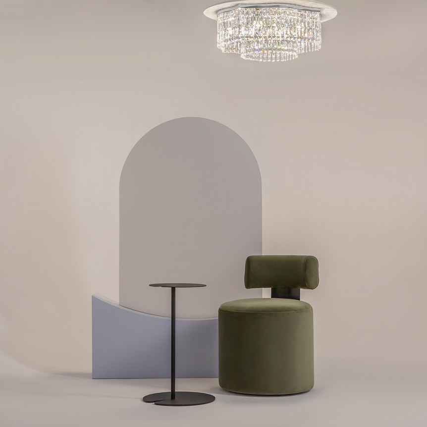 Dune Ø60 Chrom krystal Fra Maytoni - De funklende prismer fanger lyset og skaber en luksuri&oslash;s atmosf&aelig;re i rummet.