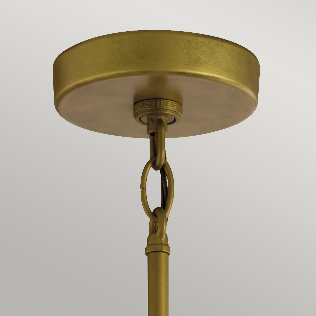 Camillo 37cm Messing Fra Elstead Lighting - Med sin robusta metallkonstruktion och klarglas med bubbeleffekt skapar den en vacker ljusspridning som f&ouml;rh&ouml;jer entr&eacute;er, altaner och verandor.
