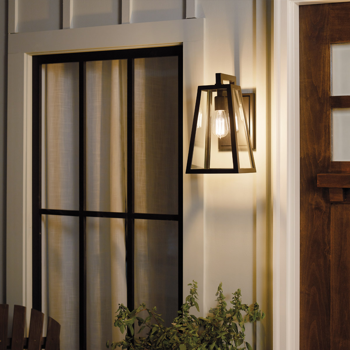 Delison Bronze udendørslampe Fra Elstead Lighting - Delison væglampen har et minimalistisk design, der er perfekt til rustikke eller moderne lodge-stile.
