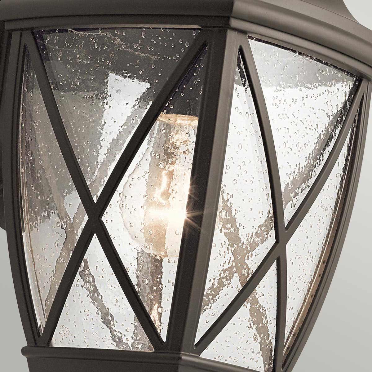 Tangier Antik bronze udendørslampe Fra Elstead Lighting - Denne elegante udendørslampe har et stilfuldt krydsmønster og traditionelle detaljer, der aldrig går ud af tiden.
