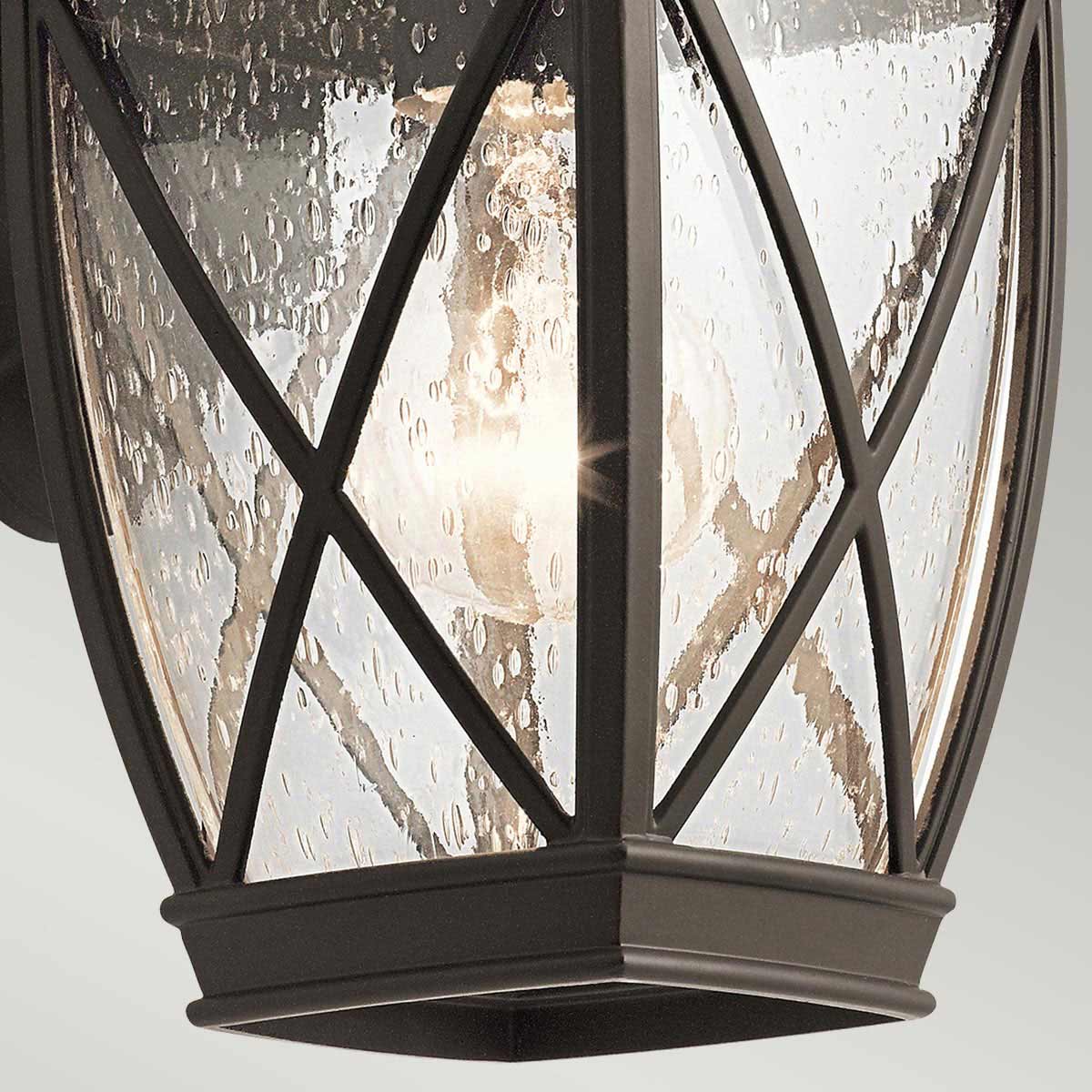 Tangier Antik bronze udendørslampe Fra Elstead Lighting - Denne elegante udendørslampe har et stilfuldt krydsmønster og traditionelle detaljer, der aldrig går ud af tiden.