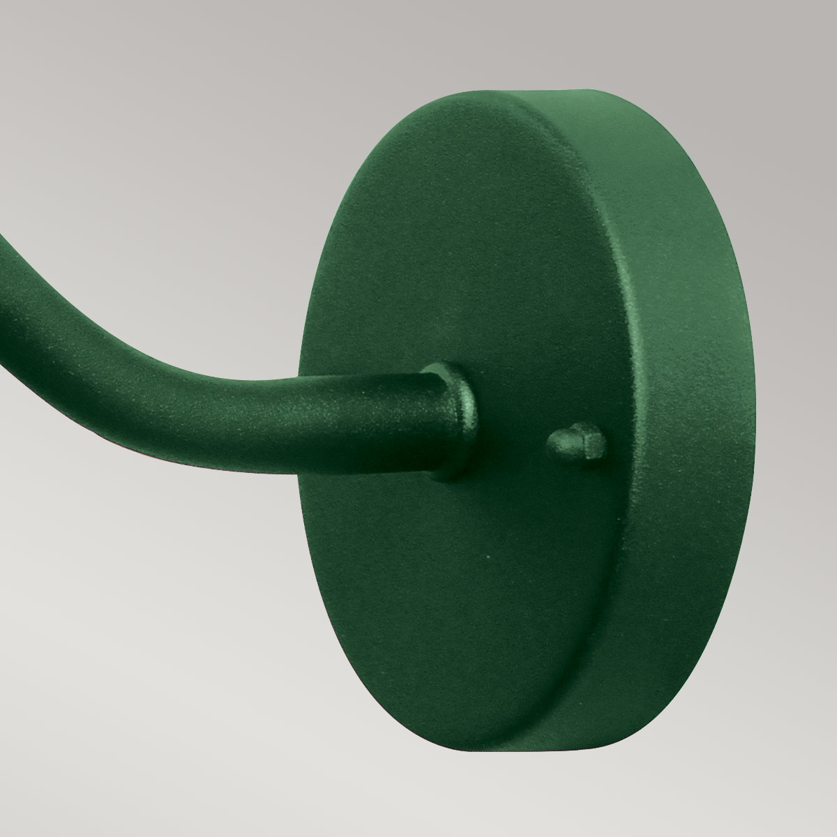 Klampenborg Ø28 Grøn udendørslampe Fra Elstead Lighting - Lampen er IP44-klassificeret og leveres med en imponerende 15-års garanti, hvilket gør den både praktisk og langtidsholdbar.