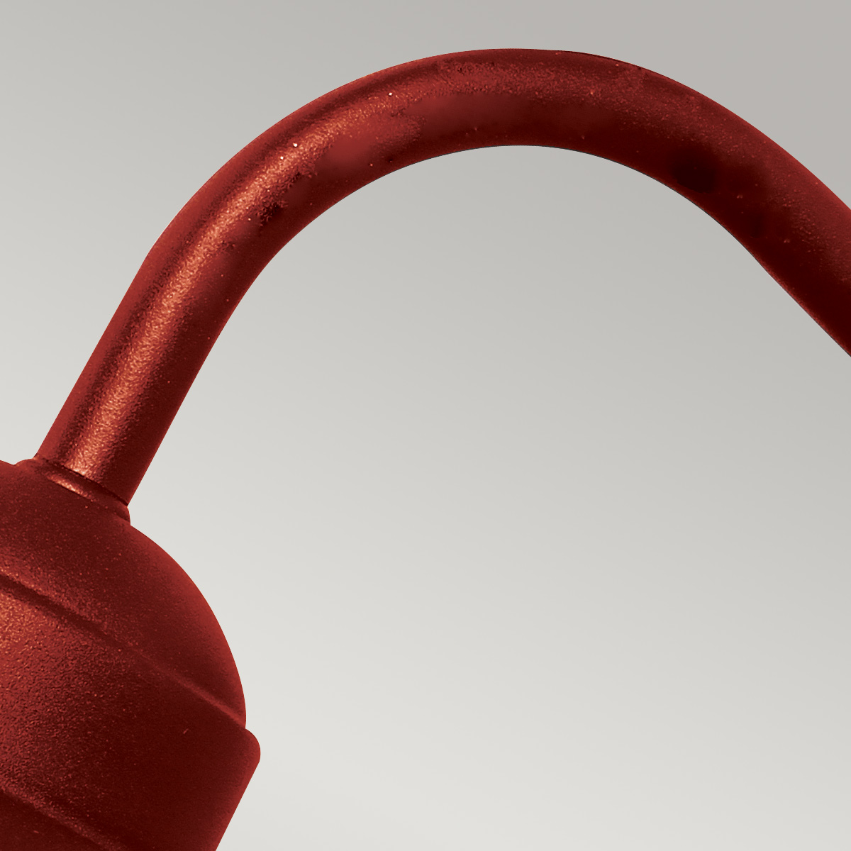 Klampenborg Ø28 RØD udendørslampe Fra Elstead Lighting - Tillverkad av rostfritt st&aring;l i oxid r&ouml;d finish och glas, erbjuder den en robust konstruktion som st&aring;r emot v&auml;der och vind.