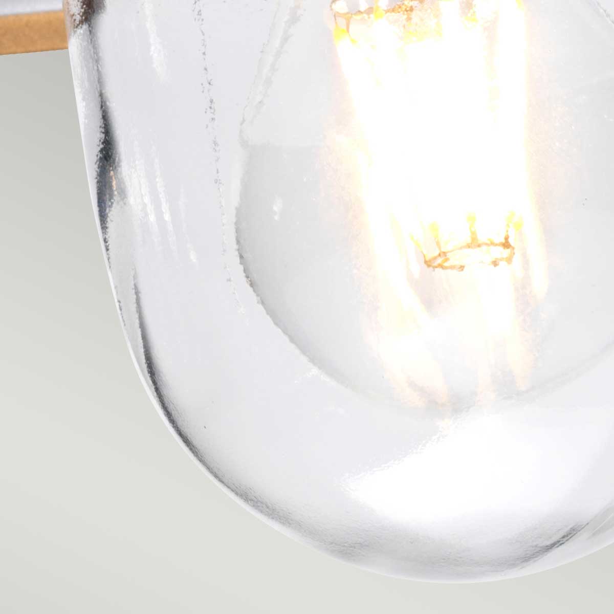 Klampenborg Ø28 Sølv Fra Elstead Lighting - Tillverkad av rostfritt st&aring;l i silverfinish och glas, erbjuder den en robust konstruktion som st&aring;r emot v&auml;der och vind.