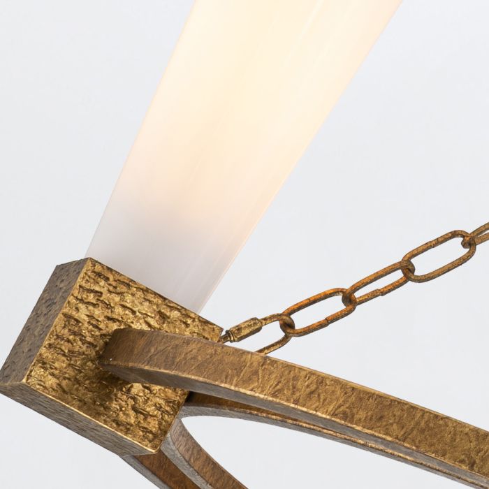 Kristy Ø84 Guld loftslampe Fra Elstead Lighting - Kristy er en storsl&aring;et og charmerende lysekrone med et rustikt, klassisk design.