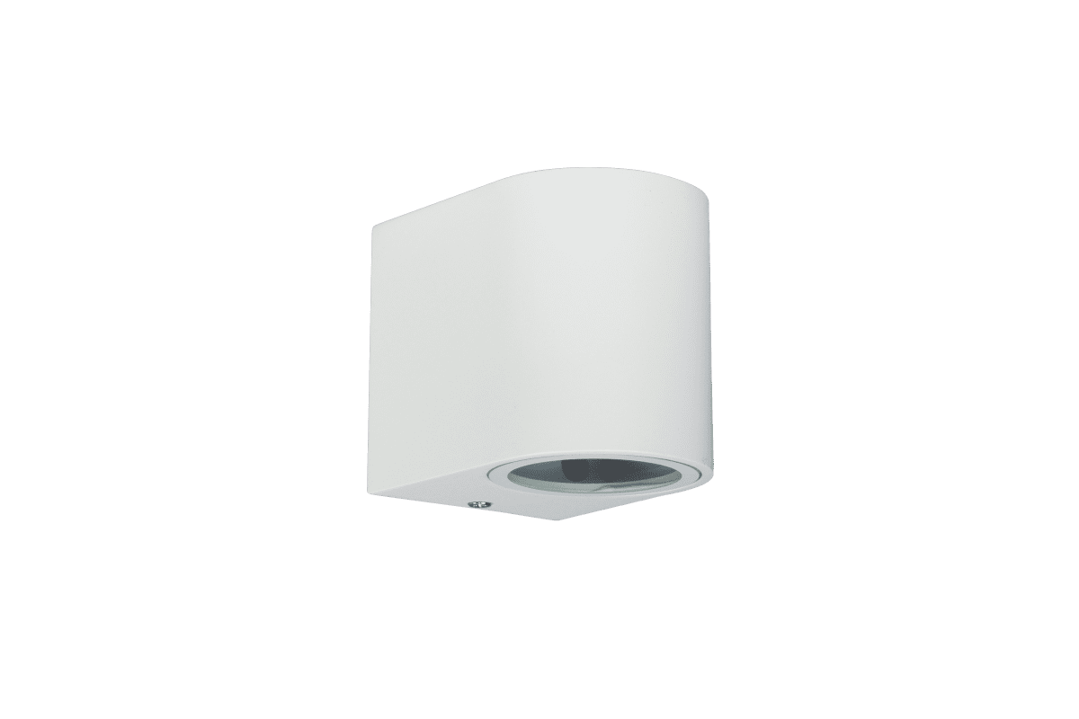 Tor Single Hvid udendørslampe Fra Lampan - Lampan lyser fint ner p&aring; v&auml;ggen och skapar en h&auml;rlig atmosf&auml;r.