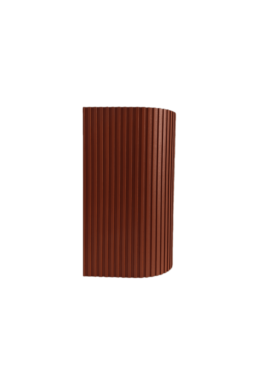 Freja Duo Rust udendørslampe Fra Lampan - Fremstillet af metal i en rust/orange finish med en dekorativ ribbet struktur, der giver lampen et levende og eksklusivt udseende.