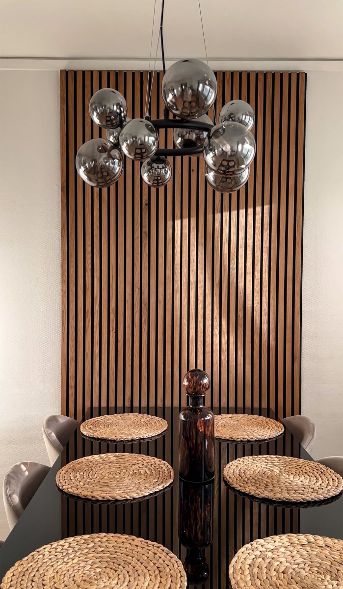 Molekyl Ø50 Røg grå loftslampe Fra Aneta Lighting - Dets moderne og unikke design kombineret med materialer af h&oslash;j kvalitet g&oslash;r det til et ideelt valg for den designbevidste &ndash; en lampe, der er lige s&aring; meget en stemningsskaber som en stils&aelig;tning.