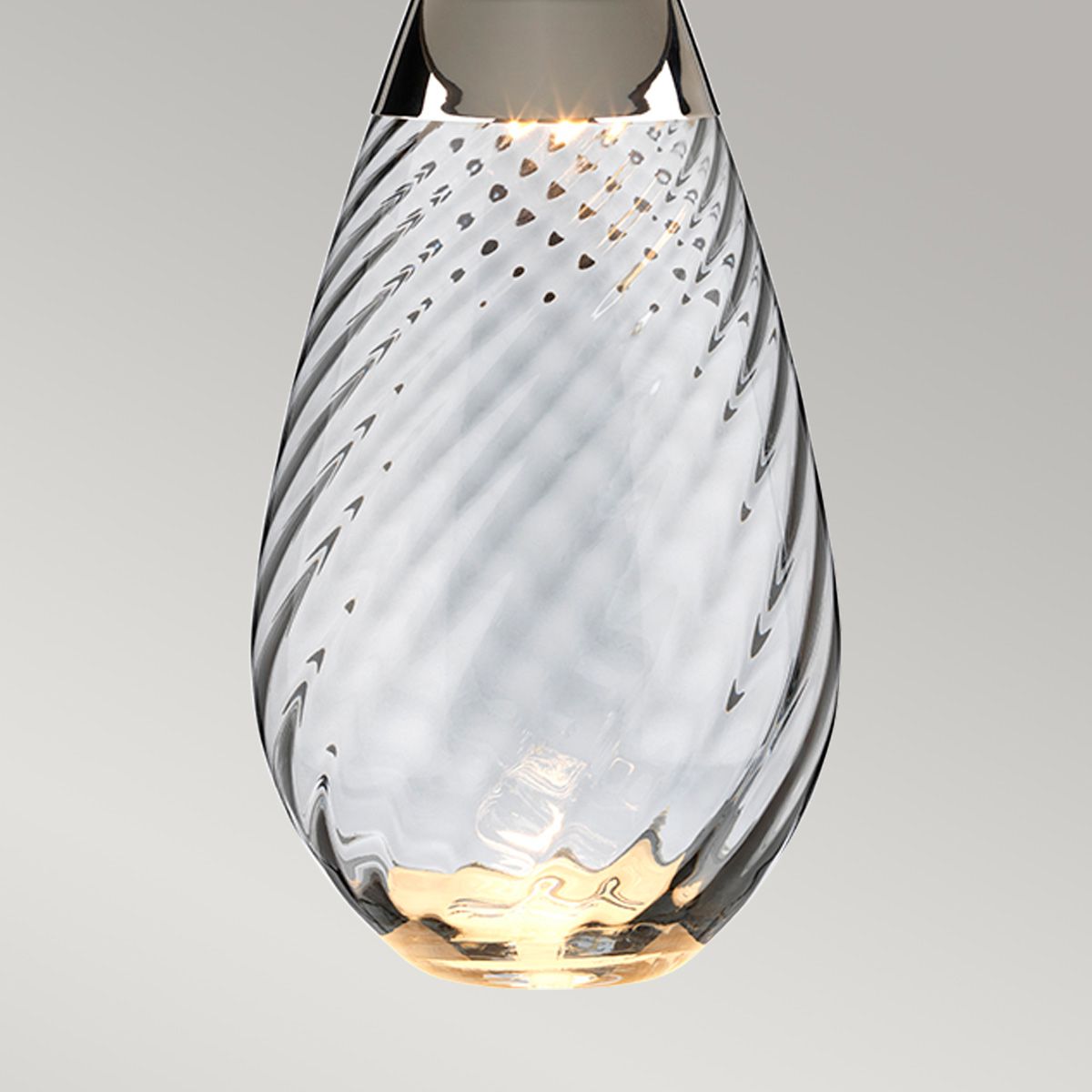 Lena 74cm Hvid/røg bordlampe Fra Elstead Lighting - Sk&auml;rmen &auml;r av satinmjuk textil i en offwhite f&auml;rg med en matt silverlaminerad insida.