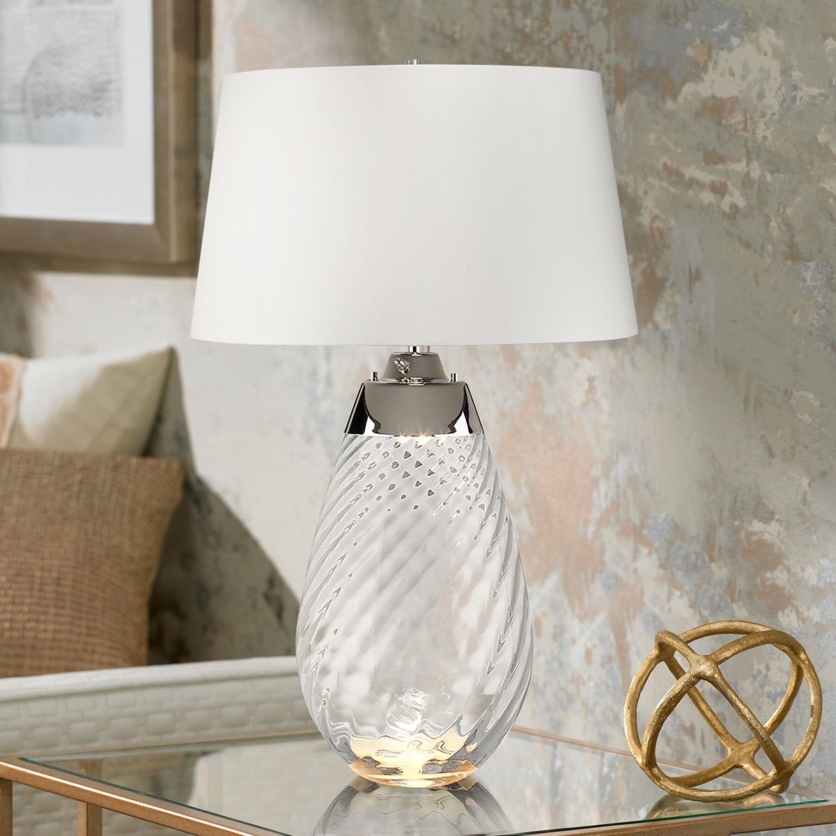 Lena 74cm Hvid/røg bordlampe Fra Elstead Lighting - Sk&auml;rmen &auml;r av satinmjuk textil i en offwhite f&auml;rg med en matt silverlaminerad insida.