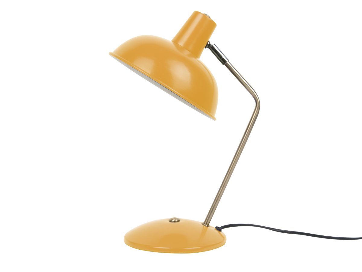 Hood 38cm Gul skrivebordslampe Fra Leitmotiv - Den bev&aelig;gelige sk&aelig;rm med hvid inderside giver en j&aelig;vn og behagelig lysfordeling, perfekt til l&aelig;sning eller arbejde.