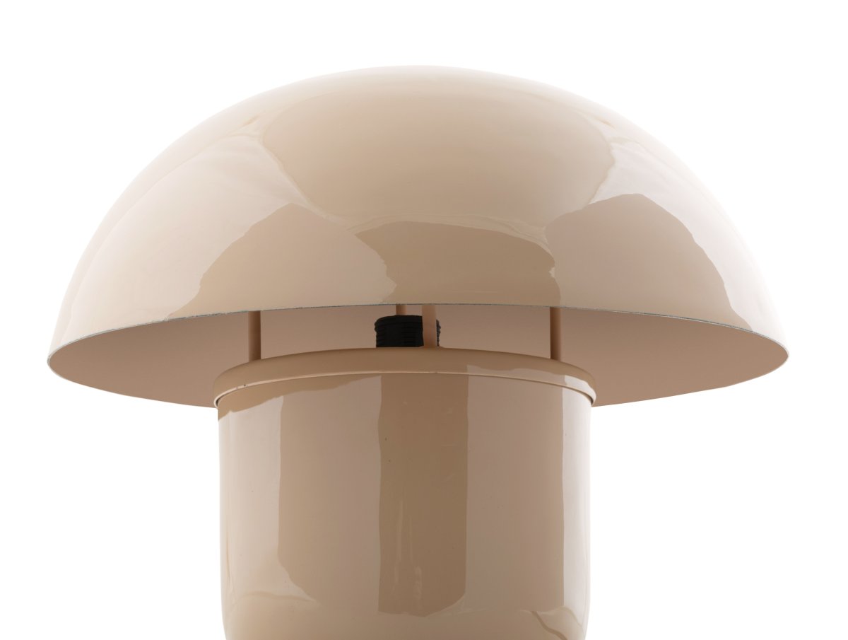 Mushroom 25cm Beige bordlampe Fra Leitmotiv - Den karakteristiske form sammen med den skinnende, emaljerede, bl&oslash;de lysebrune finish giver et moderne og udtryksfuldt indtryk.