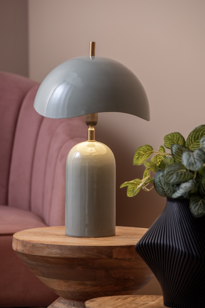 Querido 40cm Blå bordlampe Fra Leitmotiv - Den er lavet af metal med en blank, matblå finish og detaljer i guldfinish, og den vil være en stilfuld tilføjelse til dit hjem.