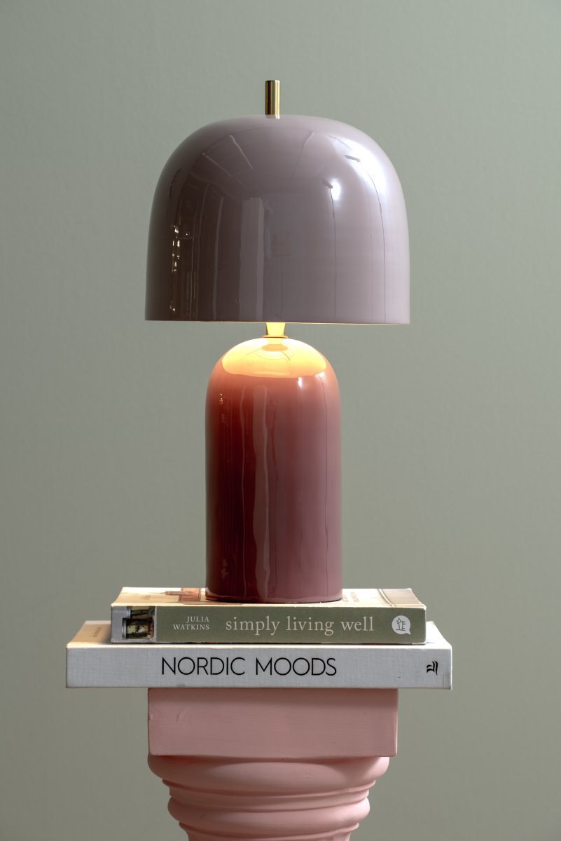 Rico 43cm Lilla bordlampe Fra Leitmotiv - Rico er en stilfuld bordlampe i metal med en blank finish og et elegant tofarvet design.