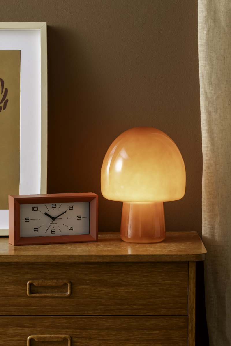 Gozar 27cm RØD bordlampe Fra Leitmotiv - Gozar er en stilfuld bordlampe i glas med en rustr&oslash;d sk&aelig;rm, der giver et varmt og indbydende sk&aelig;r.