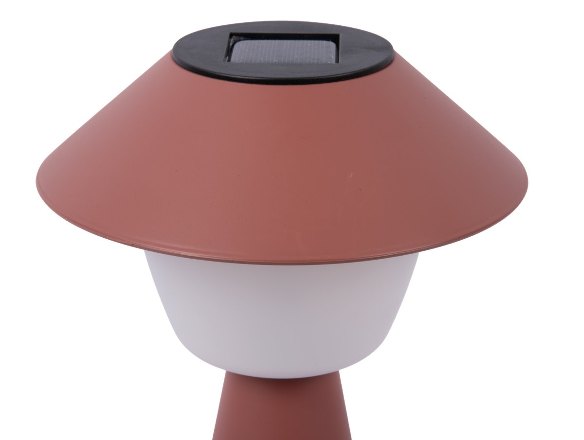 Marioneta 32cm Rustrød solcellelampe Fra Leitmotiv - Den er lavet af plastik i en mørk rustrød skærm med en hvid kuppel, der spreder et blødt og behageligt lys.
