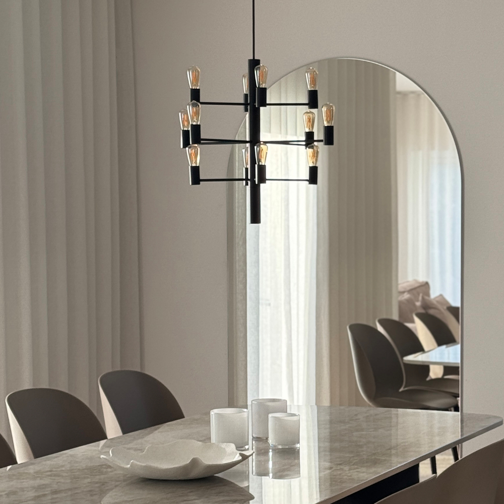Manola 12 Ø60 Sort loftslampe Fra Herstal - Perfekt til placering i en rummelig entr&eacute; eller over spisebordet, hvor den kan tage sin plads og sprede et smukt lys.