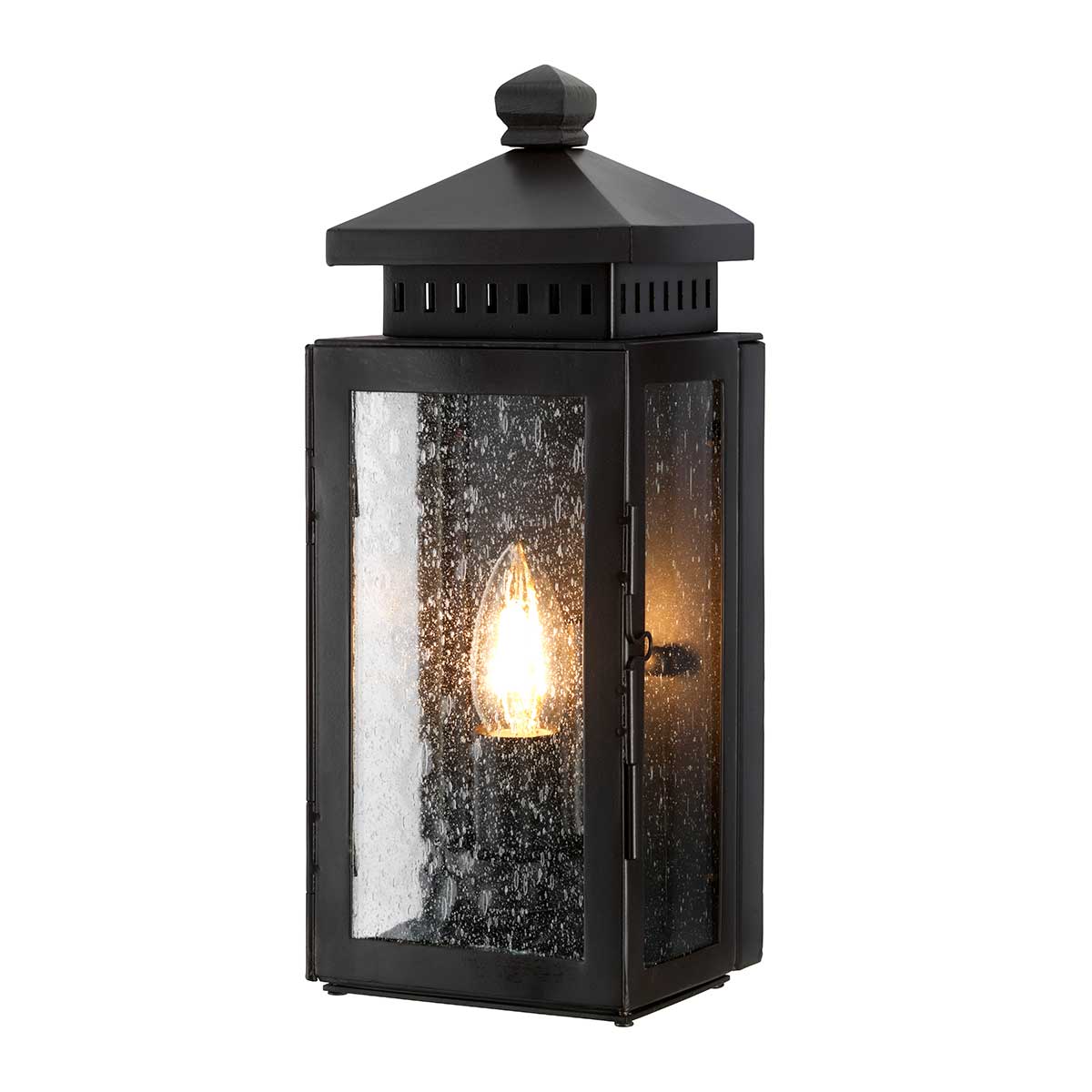Matlock Antik bronze udendørslampe Fra Elstead Lighting - Med sin IP44-klassificering er lampen perfekt til udendørs brug, såsom ved indgangen eller på terrassen.