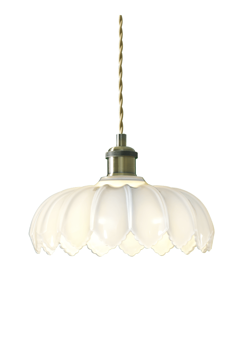 Sofia Ø25 Antik messing/hvid vindueslampe Fra Aneta Lighting - Sofia vindueslampen i romantisk vintagestil er en flot indretningsdetalje, der fungerer lige godt i klassiske, landlige og moderne hjem.