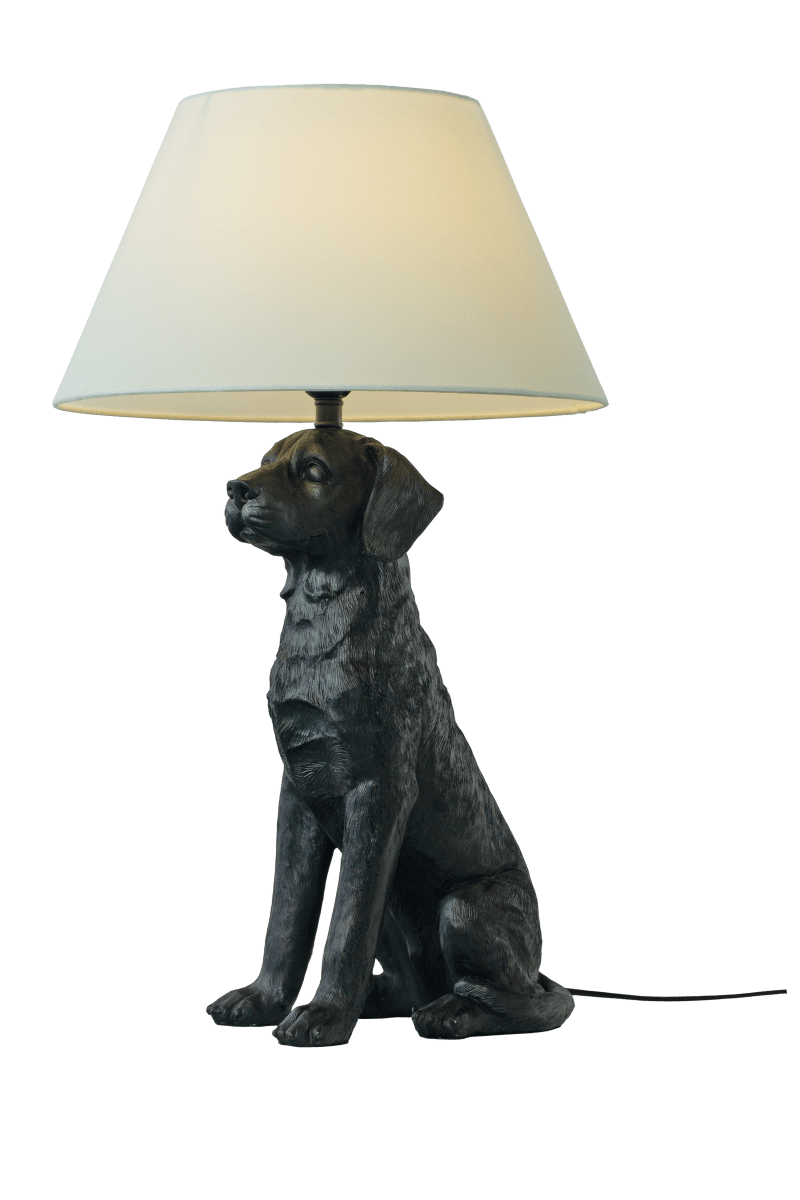 Retriver 70cm Sort bordlampe Fra Aneta Lighting - Med den tilh&oslash;rende naturhvide tekstilsk&aelig;rm bidrager den til et bl&oslash;dt og behageligt lys.
