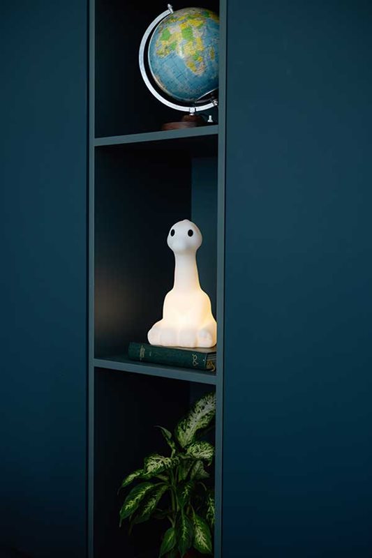 Nova First Light Hvid børnelampe Fra Mr Maria - Som en del af Mr Marias dinosaurkollektion, som ogs&aring; omfatter Tyrannosaurus Rex og Triceratops, er Nova en unik kombination af stil og sikkerhed.