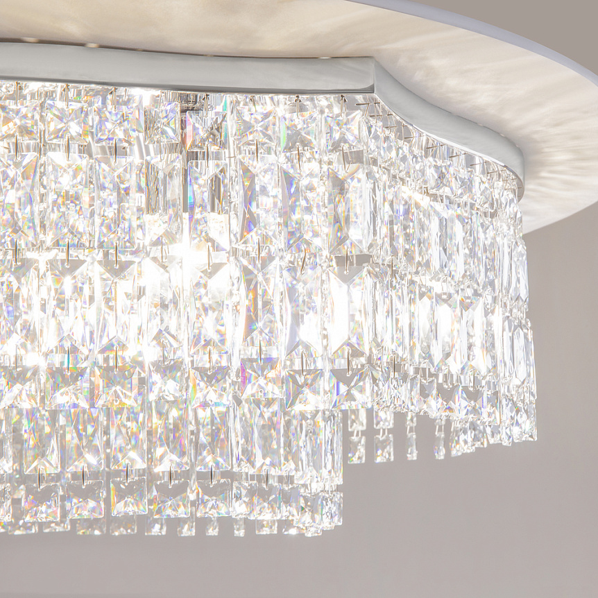 Dune Ø60 Chrom krystal Fra Maytoni - De funklende prismer fanger lyset og skaber en luksuri&oslash;s atmosf&aelig;re i rummet.