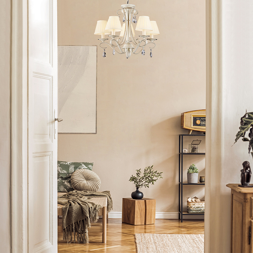 Brionia Ø58 Hvid loftslampe Fra Maytoni - Brionia er en klassisk metallysekrone med en smuk antik hvid finish.