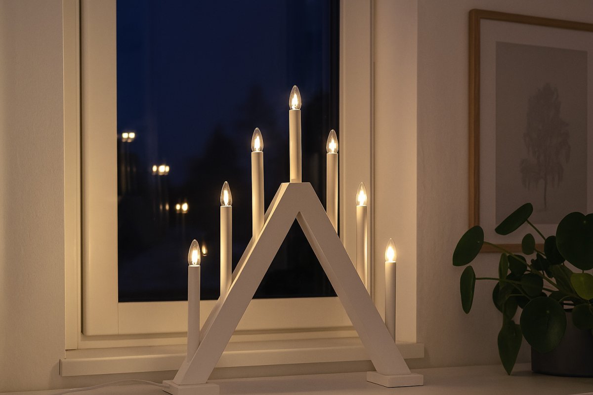 Nova 7 Hvid Fra Pixie Design - Det anbefales at placere den i vinduet eller p&aring; chatollen i stuen.