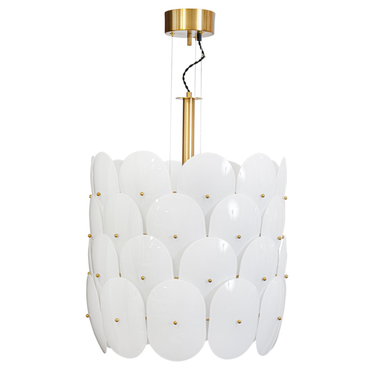 Omlott Ø50 Hvid loftslampe Fra By Rydéns - Omlott er et smukt vedh&aelig;ng og med detaljerne i messing tilf&oslash;jer det elegance til rummet.