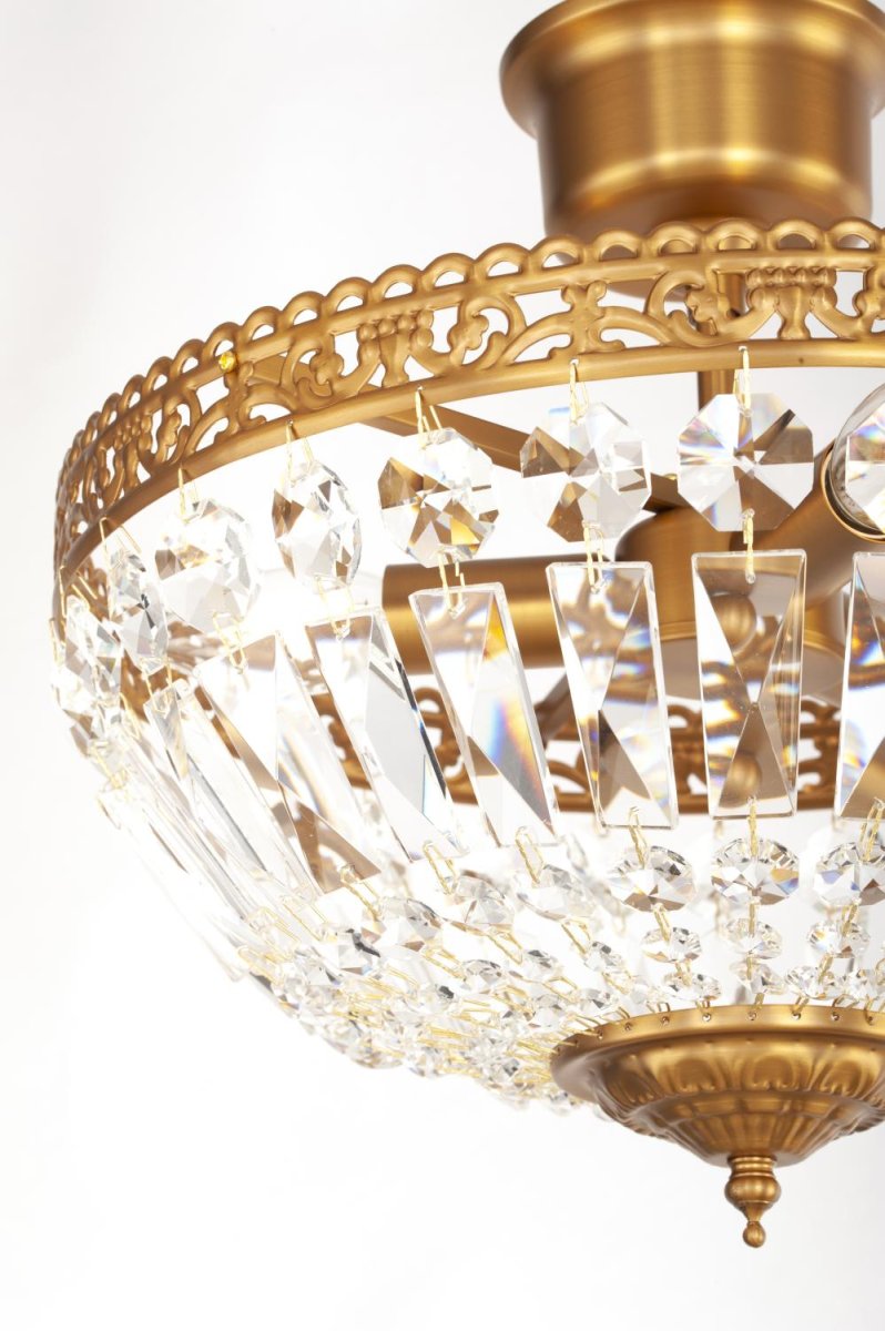 Classic Ø35 krystal Fra Norrsken Design - De funklende krystaller reflekterer lyset på en fortryllende måde og skaber en smuk glød i rummet.