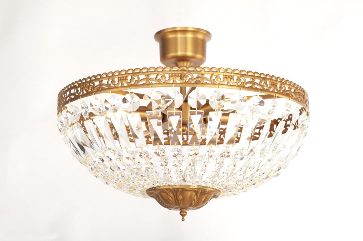 Classic Ø45 krystal Fra Norrsken Design - De funklende krystaller reflekterer lyset på en fortryllende måde og skaber en smuk glød i rummet.