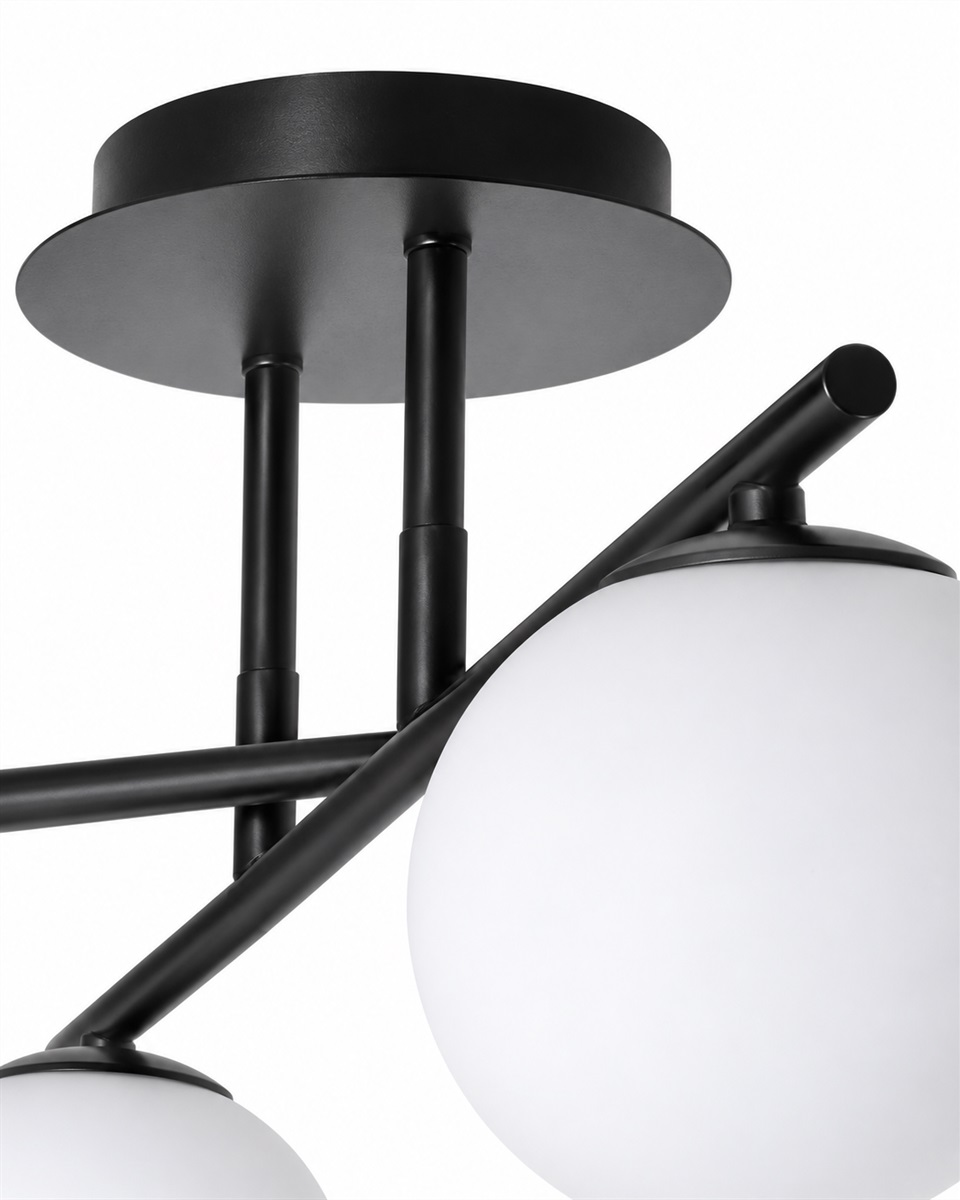 Globi 4 Ø65 Sort og hvid plafond Fra Nordic Lighting - Globi passer lige s&aring; godt i moderne hjem som i mere klassiske milj&oslash;er.