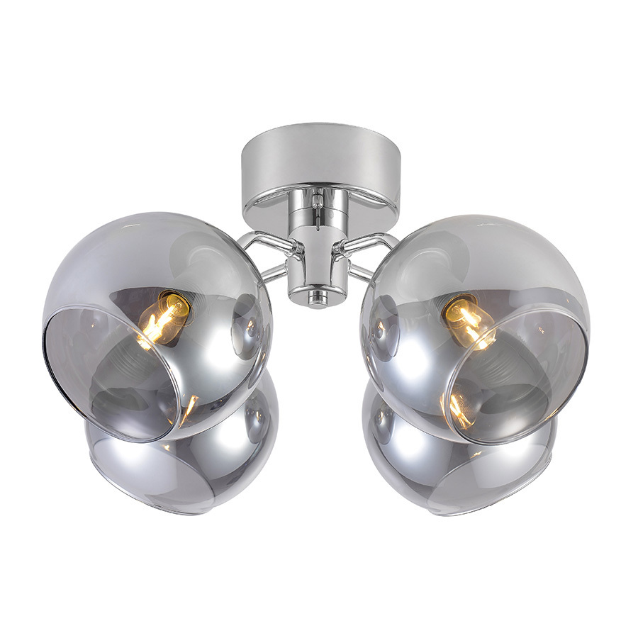 Umbrella Ø46 Chrom plafond Fra Lampan - Glassk&aelig;rmene af r&oslash;get glas skaber en varm og smuk lysfordeling i rummet, n&aring;r lampen er t&aelig;ndt og i kombination med det forkromede metal bliver det en stilfuld indretningsdetalje i hjemmet.