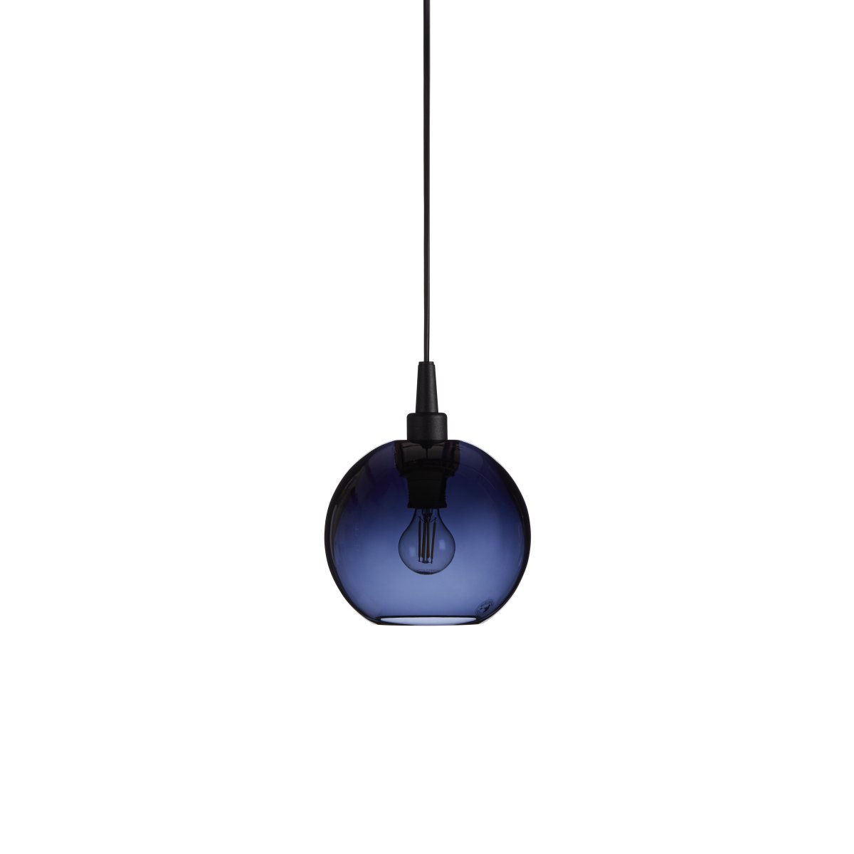 Gloria Ø16 Blå/sort loftslampe Fra Belid - Gloria er designet til stilfulde glødepærer og lyset vises på; en smuk og dekorativ måde.