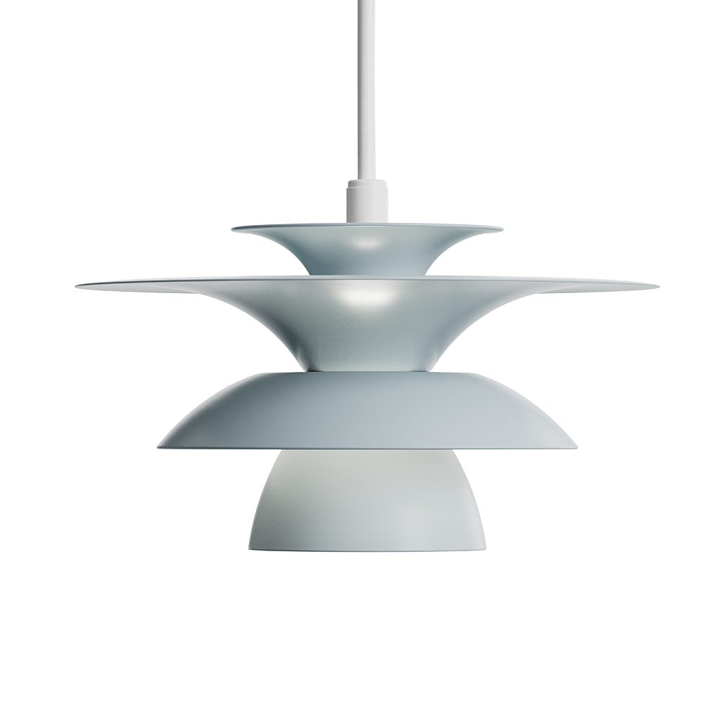 Picasso Ø18 Isblå loftslampe Fra Belid - Farverne gifter sig meget behageligt med naturlige indretningsstile, men også mere grafiske indretningsstile, hvor man ønsker en passende fremtoning af indretningsdetaljerne.
