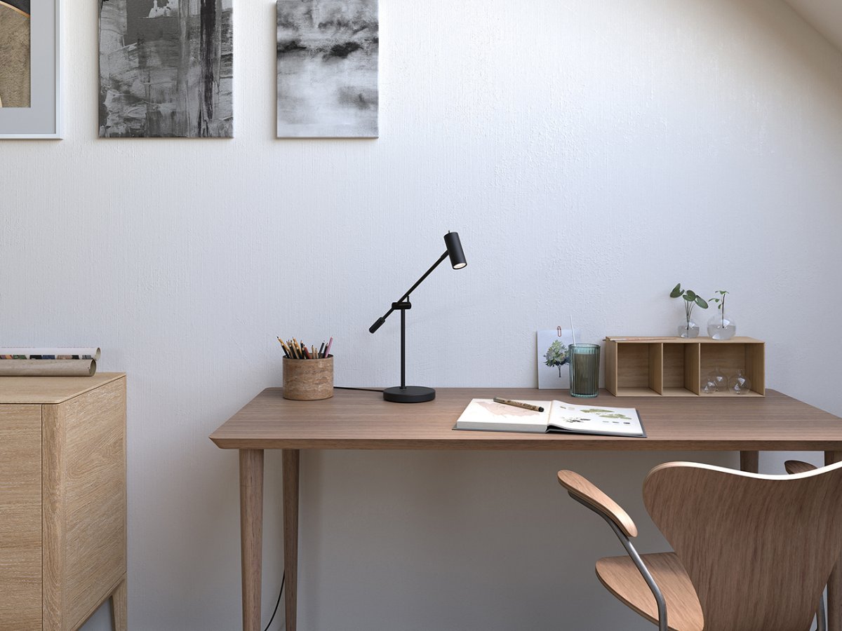 Cato 48cm Mat sort skrivebordslampe Fra Belid - De nye farver er inspireret af nutidige trends, men har f&aring;et et unikt pr&aelig;g, der passer ind i den nordiske traditions naturlige farver.