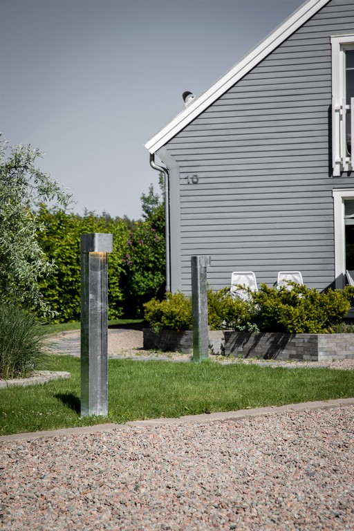 Taurus 100cm Galvaniseret pullerter Fra Belid - Giver et smukt lys i din have eller indkørsel.