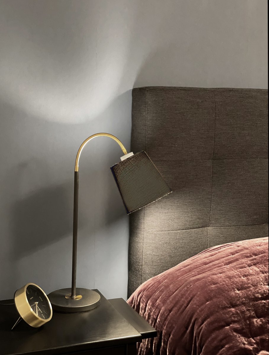 Ljusdal 50cm Sort skrivebordslampe Fra Aneta Lighting - Den fleksible arm gør det nemt at rette lyset derhen, hvor du har brug for det, hvilket gør Ljusdal til et funktionelt og elegant valg til dit hjem.
