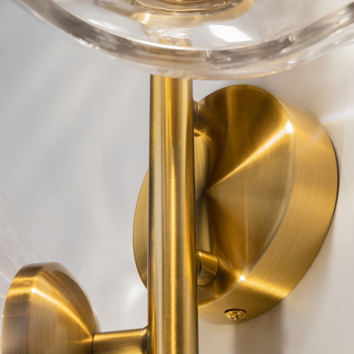 Miracle 4 Messing væglampe Fra Maytoni - &aring;rhundrede og kombinerer orientalske kunstneriske teknikker med vestlig art deco-stil.