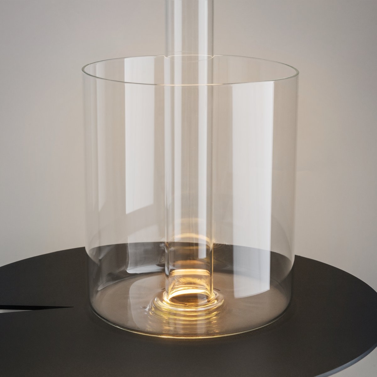 AI Collaboration 35cm Guld bærbar Fra Maytoni - Lampen fås i tv&aring; udførelse: med en tynd metalstang på; en flad rund bund eller med en glasbund, der integrerer en vase.